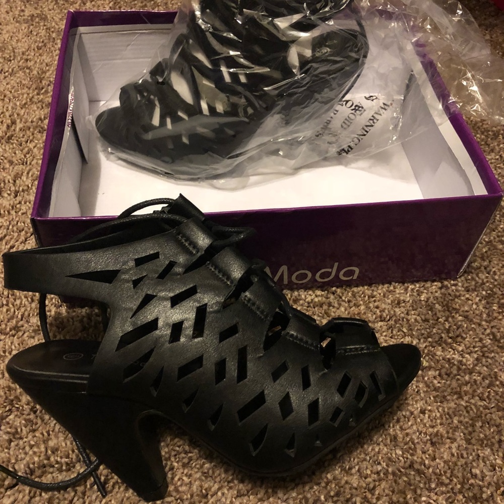 Black heeled wedges
